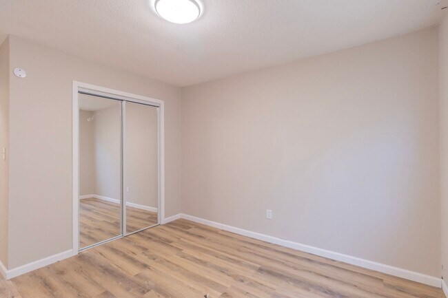 Building Photo - 3711 Weymeyer Dr