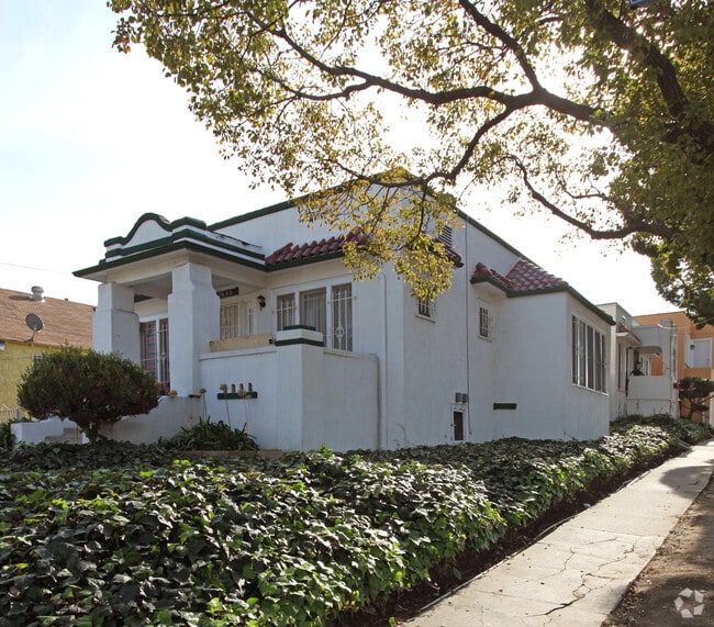 Primary Photo - 2800 Fairmount St
