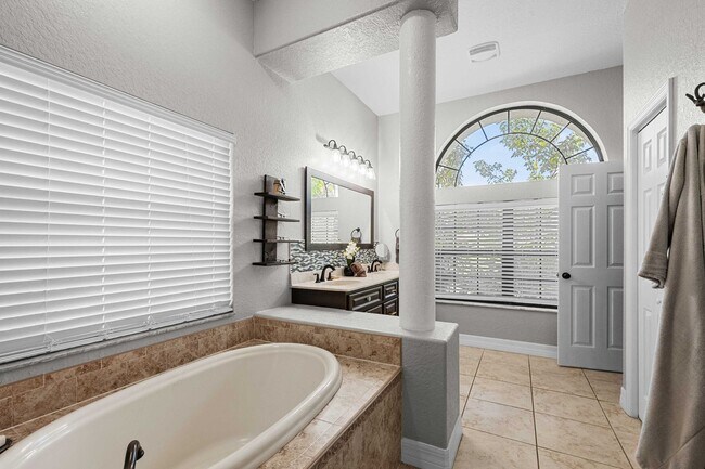 Building Photo - Lake Jovita Home for Rent