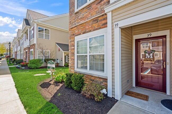 Building Photo - 39 Southampton Dr