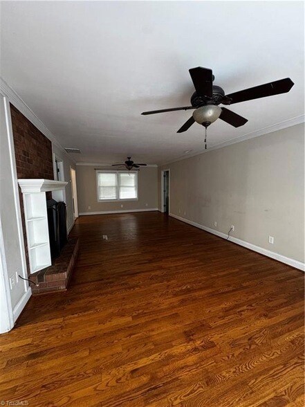 Building Photo - 505 Willow Dr