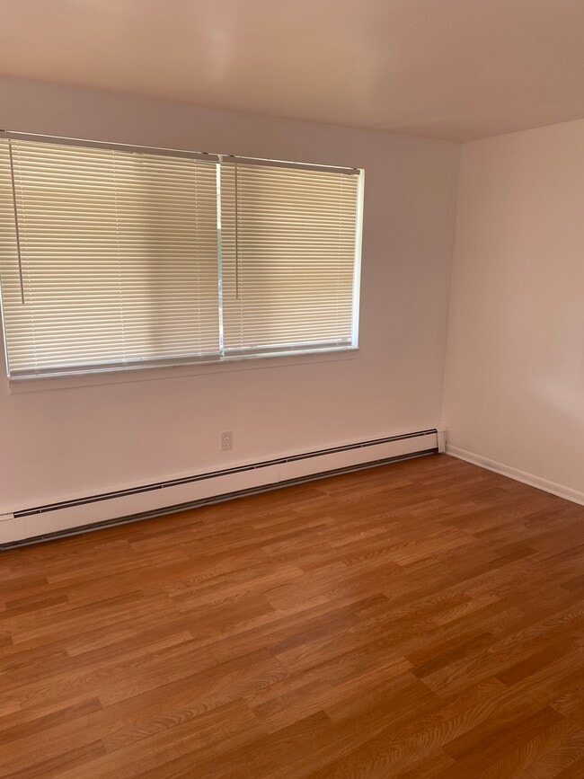 Building Photo - 1630 N Pontiac Trl