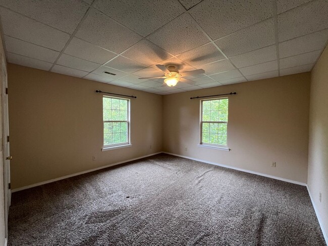 Building Photo - 5Br Basement Home