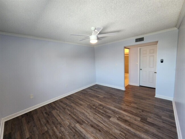 Building Photo - 14800 Walsingham Rd
