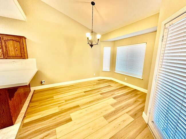 Building Photo - North Clovis 3/2 Near Buchanan Education C...
