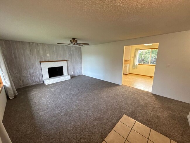 Building Photo - 1650 NW Highland Dr