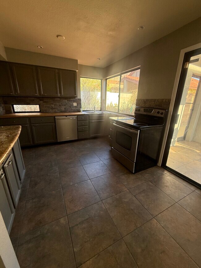 Building Photo - 200 E Belcourte Pl