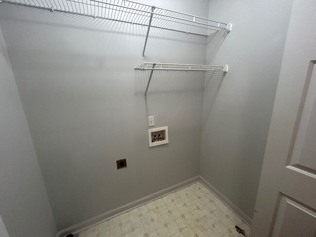 Building Photo - 208 Charles Towne Ct