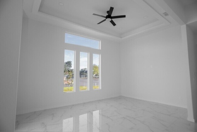 Building Photo - Spacious 4BR House in Mission