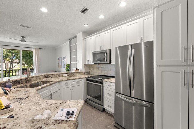 Building Photo - 910 Normandy Trace Rd