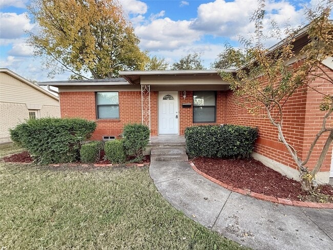 Building Photo - 822 Bandera Ln