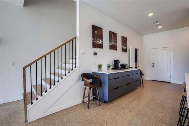 Building Photo - 10803 Mandalay Dr