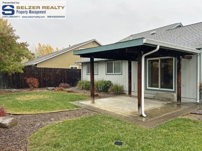 Building Photo - Roomy and well-equipped 3 bd. north Ukiah ...