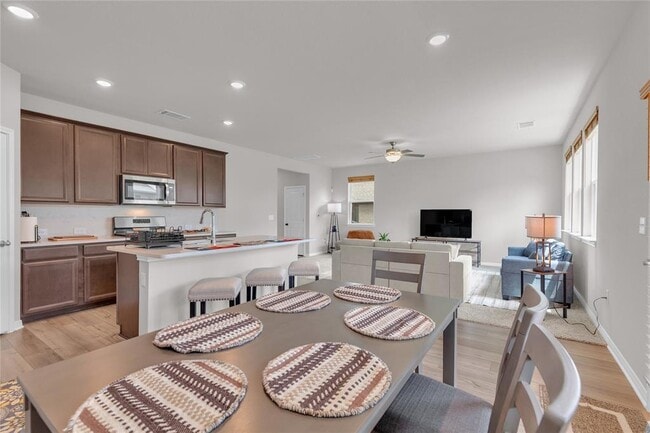 Building Photo - 6401 Night Chinook Dr