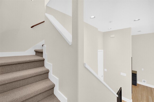 Building Photo - 2419 Charleston St