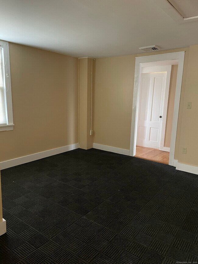 Building Photo - 176 S Main St