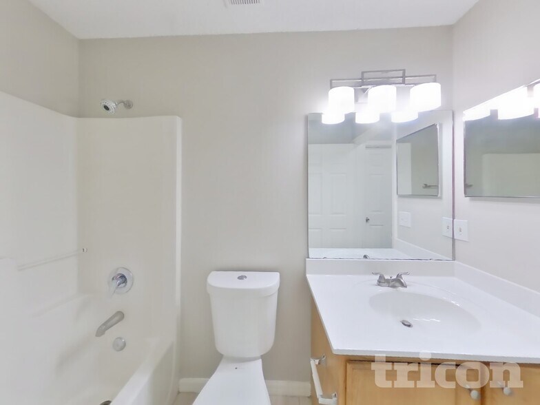 Building Photo - 12633 Avery Hill Ct