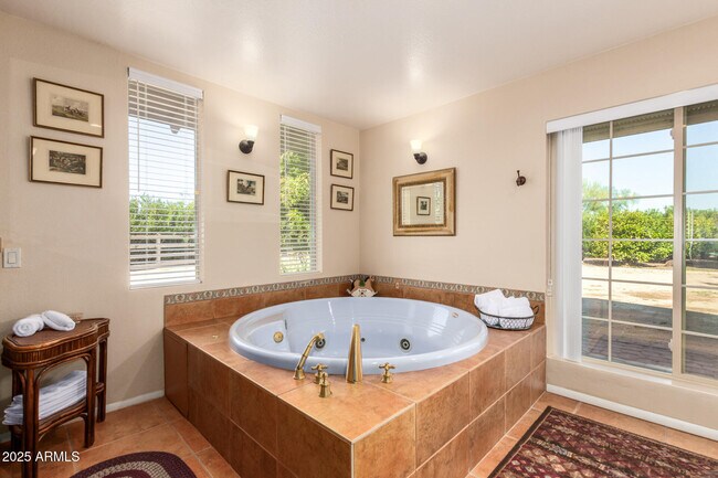 Building Photo - 6419 E Cactus Rd