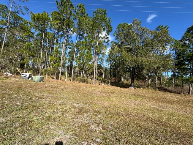 Building Photo - Spacious 3/2 Home with Screened Patio and Large Yard *Lawn Care Included!*