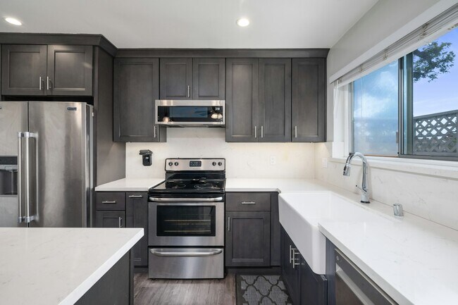 Building Photo - 3205 Merrill Dr