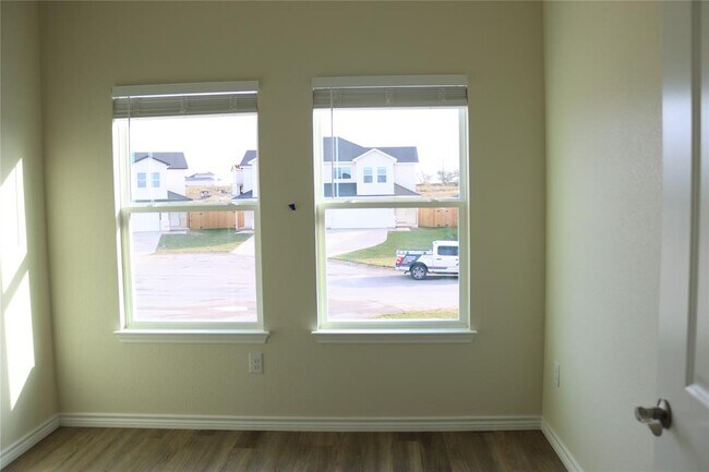 Building Photo - 515 Whirlaway Dr