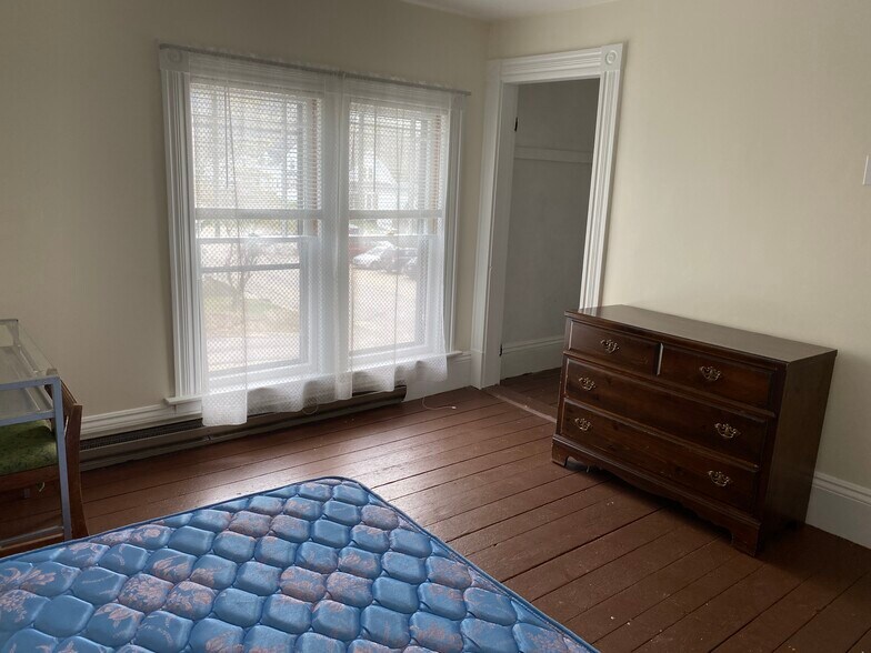 Building Photo - 5 Bayley Ave