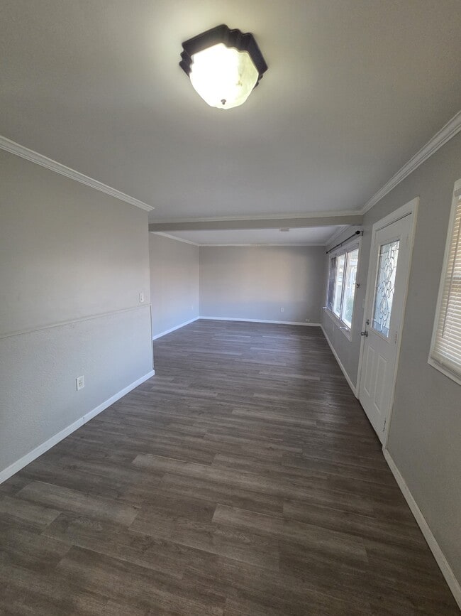 Building Photo - 2210 Capri Ave