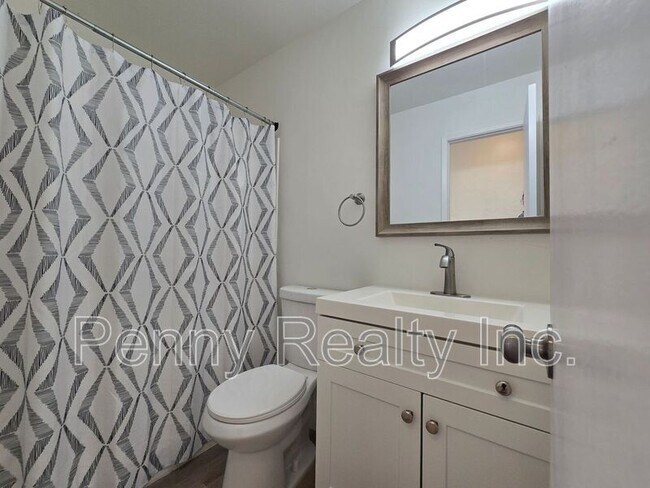 Building Photo - 6046 Reo Pl
