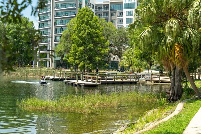 Building Photo - Lake Ivanhoe, Upstairs Apartment