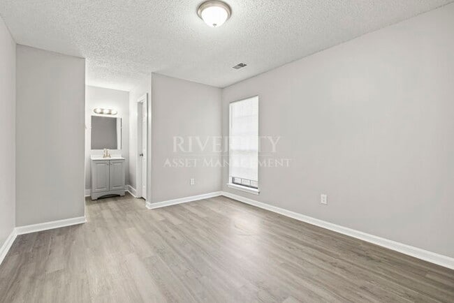 Building Photo - A MUST SEE IN SOUTHEAST MEMPHIS!!!! SECTION 8 WELCOMED !!!!!