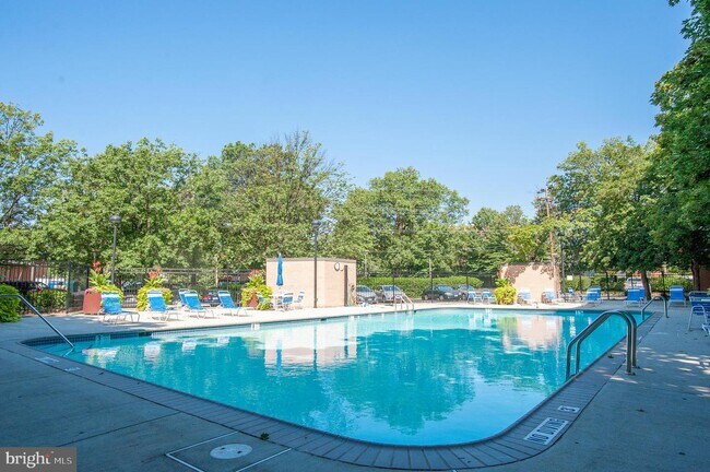 Building Photo - 4501 Arlington Blvd