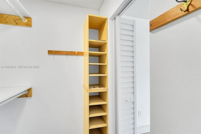 Building Photo - 1265 SW 46th Ave