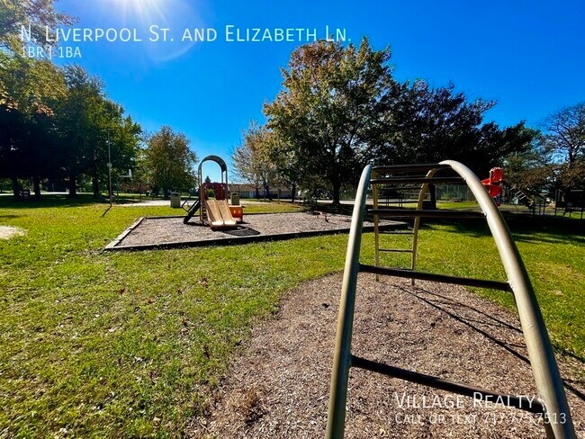 Building Photo - 35 N Liverpool St