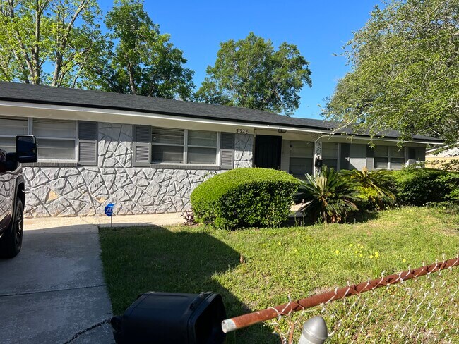 Primary Photo - 5328 Dostie Dr S
