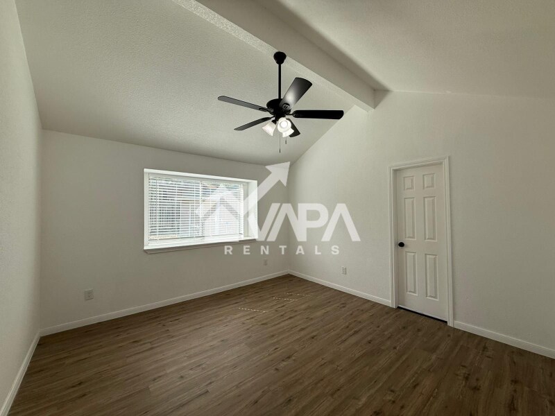 Building Photo - 5215 Fountain Lake Dr
