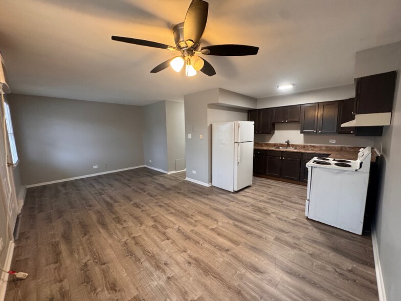 Building Photo - 474 W 14th Pl