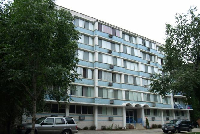 Building Photo - Crescent Drive Apartments