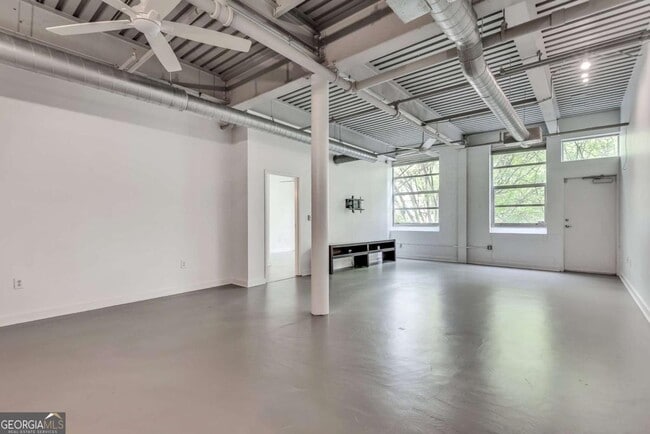 Building Photo - 400 Village Pkwy