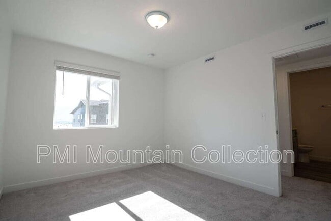 Building Photo - 2484 Wildwood Ln