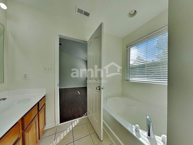 Building Photo - 2411 Cairns Mill Ct