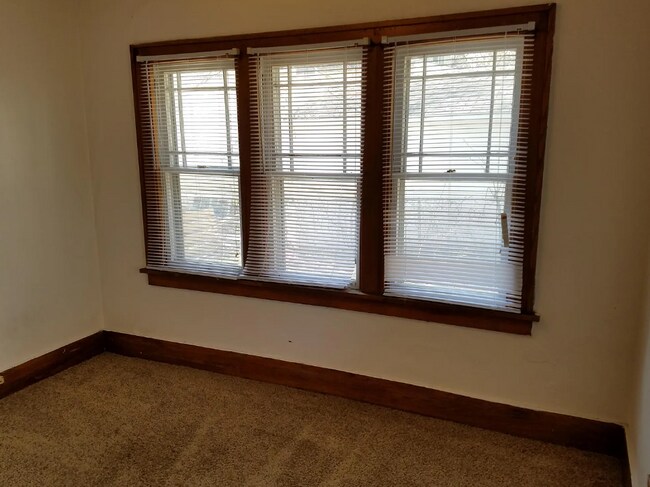 Building Photo - 808 W Seerley Blvd