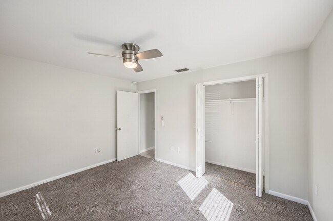 Building Photo - Point View Lane