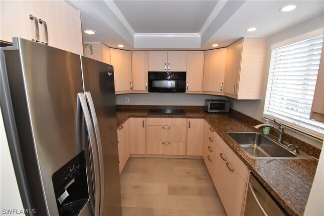 Building Photo - 5667 Rattlesnake Hammock Rd