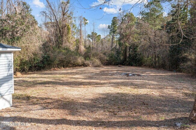 Building Photo - "Charming 4-Bedroom Home with 2 Full Baths on Murrill Hill Road – Your Perfect Jacksonville Retre...