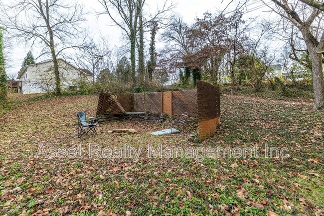 Building Photo - 5501 Lake Shore Dr