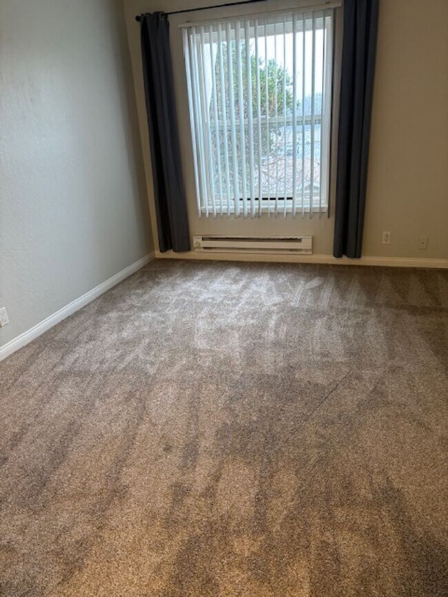 Building Photo - 1085 Murrieta Blvd