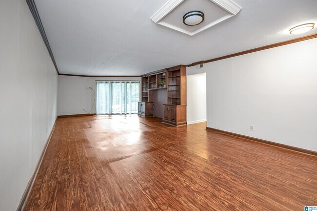 Building Photo - 1120 Beacon Pkwy W