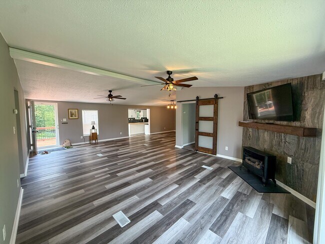 Building Photo - 5693 US-40