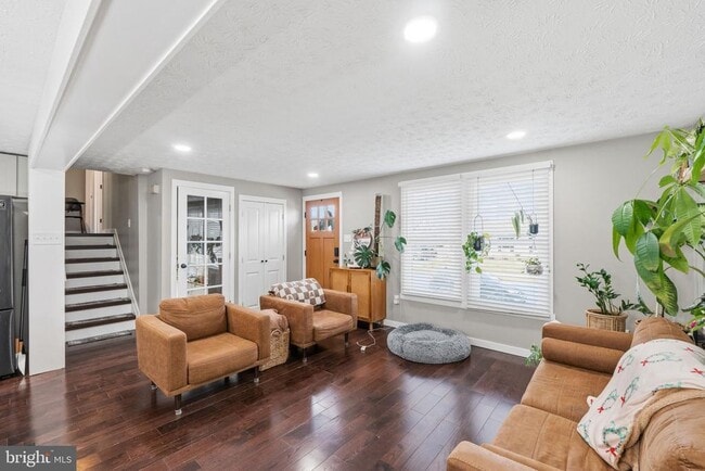 Building Photo - 117 Village Way