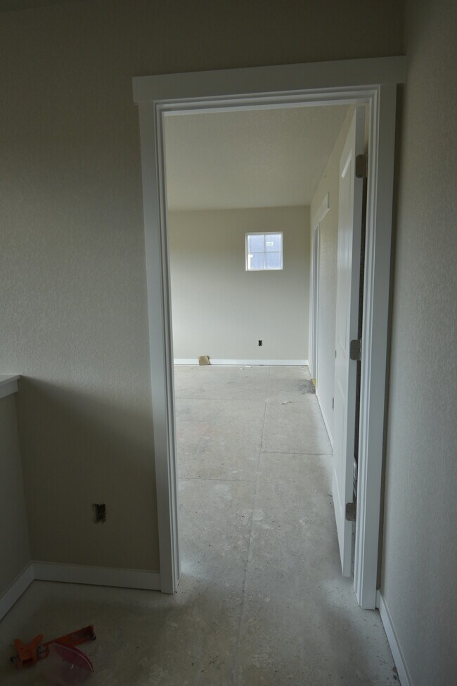 Building Photo - 10214 Spry St